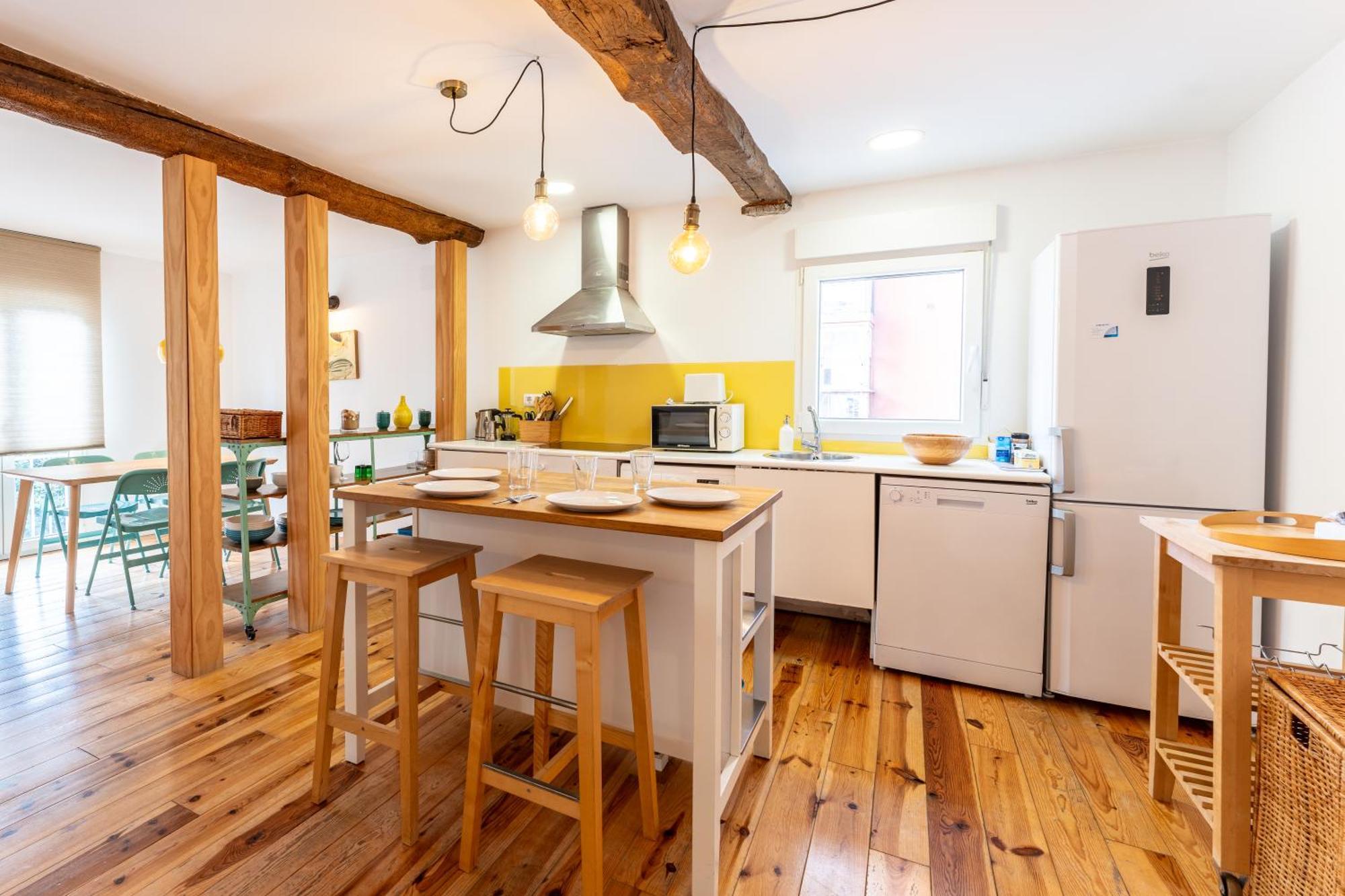 Warm And Inviting, Central Location By Urbanhosting Santender Kültér fotó